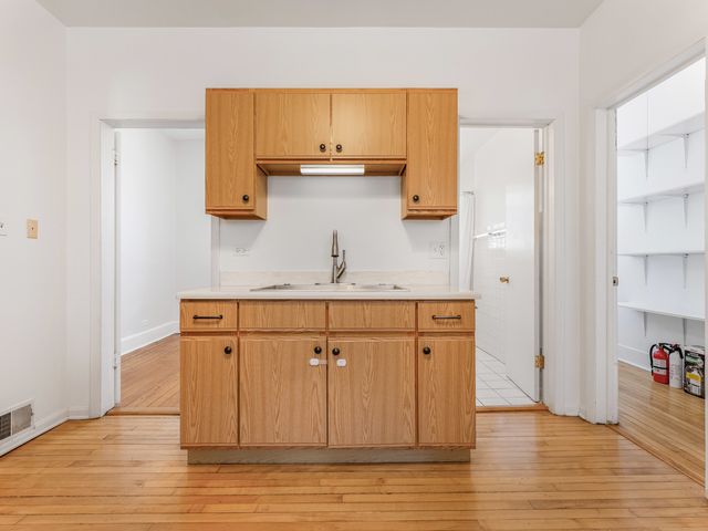 4749 N Long Avenue 1, Chicago, IL 60630