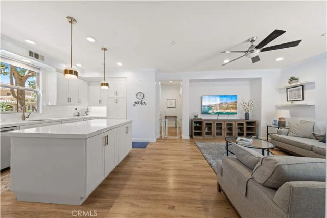 111 Chantilly, Irvine, CA 92620