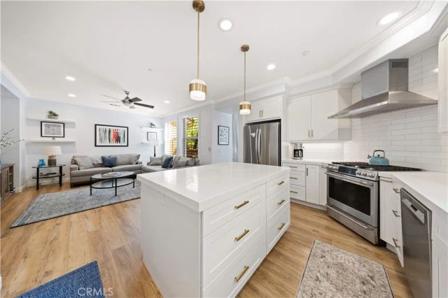 111 Chantilly, Irvine, CA 92620