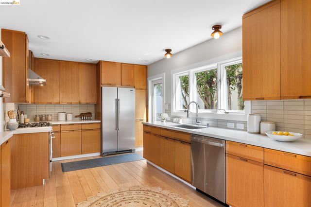 260 Grizzly Peak Blvd, Kensington, CA 94708