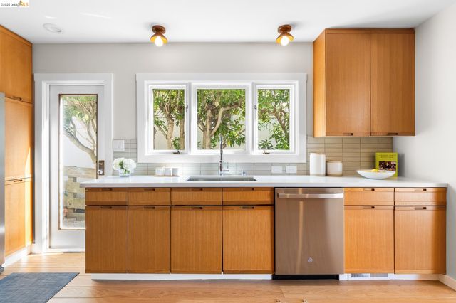 260 Grizzly Peak Blvd, Kensington, CA 94708