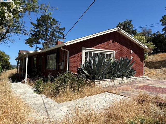 82 El Camino Corto, Walnut Creek, CA 94596