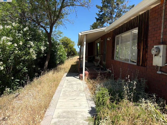 82 El Camino Corto, Walnut Creek, CA 94596