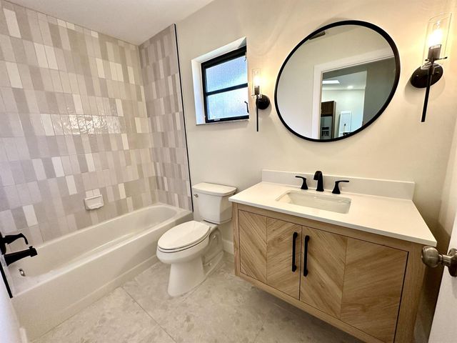 6410 Royal Manor Circle, Delray Beach, FL 33484
