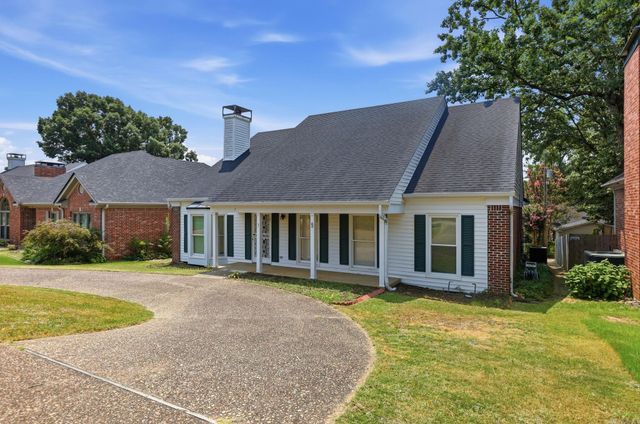 7 Carrollton Ct Court, Little Rock, AR 72211