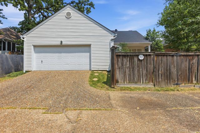 7 Carrollton Ct Court, Little Rock, AR 72211