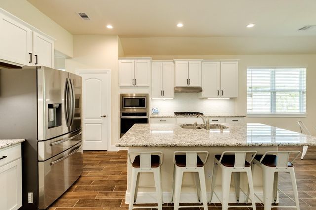 203 Bentwater Lane, Clute, TX 77531