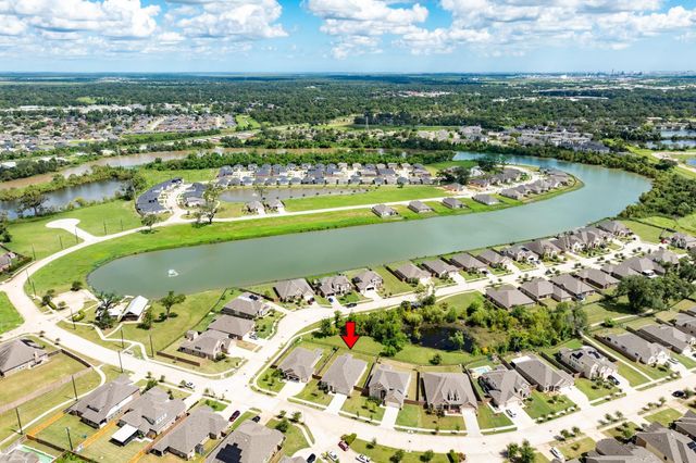 203 Bentwater Lane, Clute, TX 77531