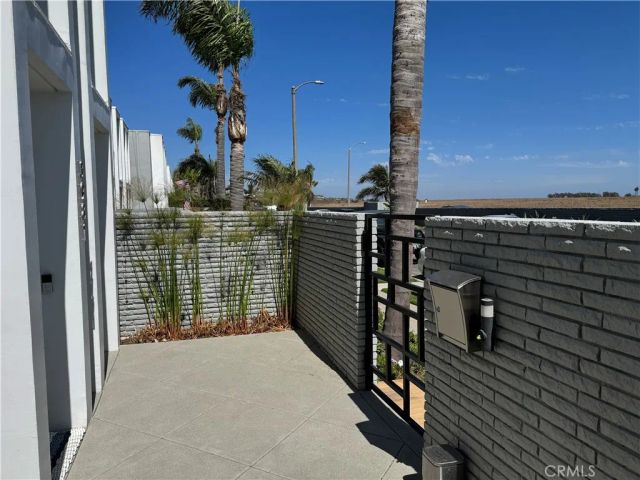 3981 Warner Avenue, Huntington Beach, CA 92649