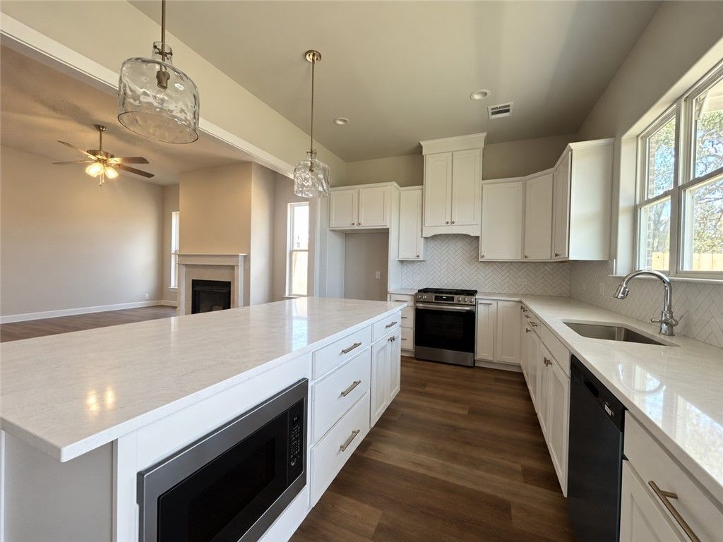 2313 Agarita Ct, College Station, TX 77845 — photo 2