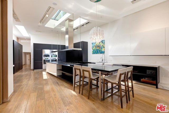 3350 Stone Ridge Lane, Los Angeles, CA 90077