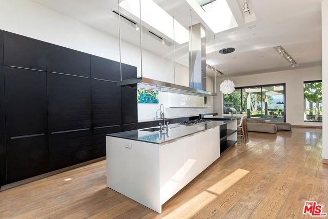 3350 Stone Ridge Lane, Los Angeles, CA 90077