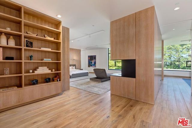 3350 Stone Ridge Lane, Los Angeles, CA 90077