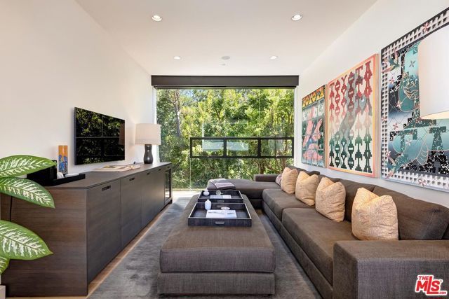 3350 Stone Ridge Lane, Los Angeles, CA 90077