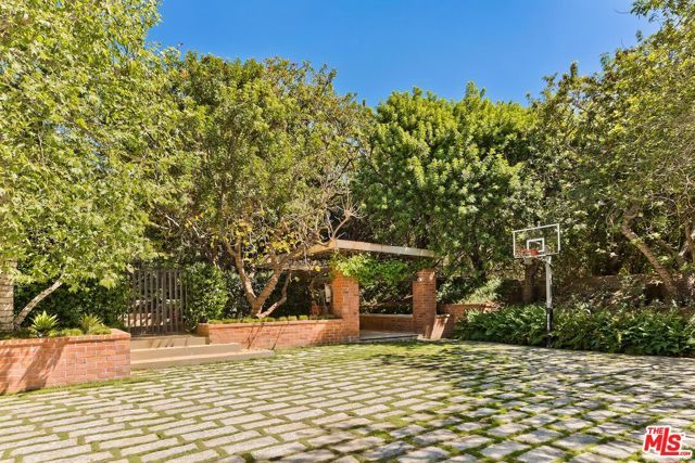 3350 Stone Ridge Lane, Los Angeles, CA 90077