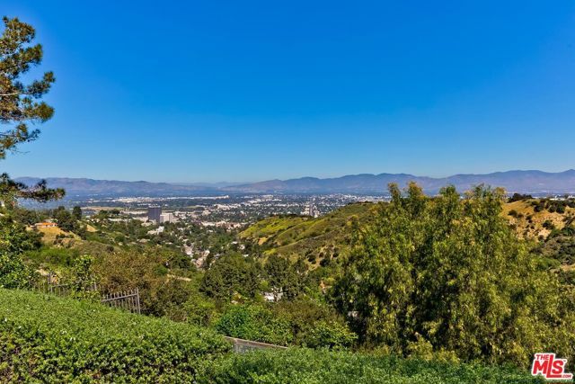 3350 Stone Ridge Lane, Los Angeles, CA 90077