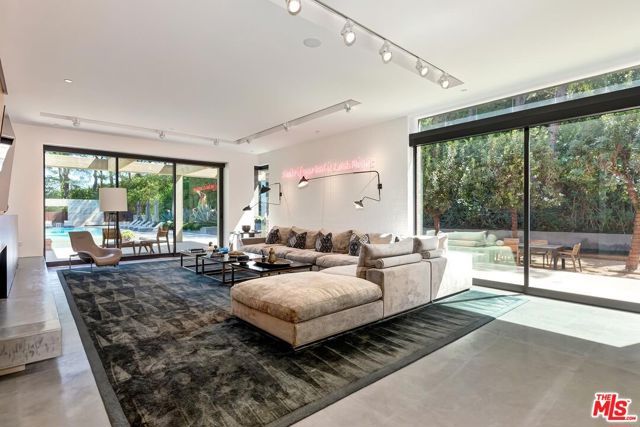 3350 Stone Ridge Lane, Los Angeles, CA 90077