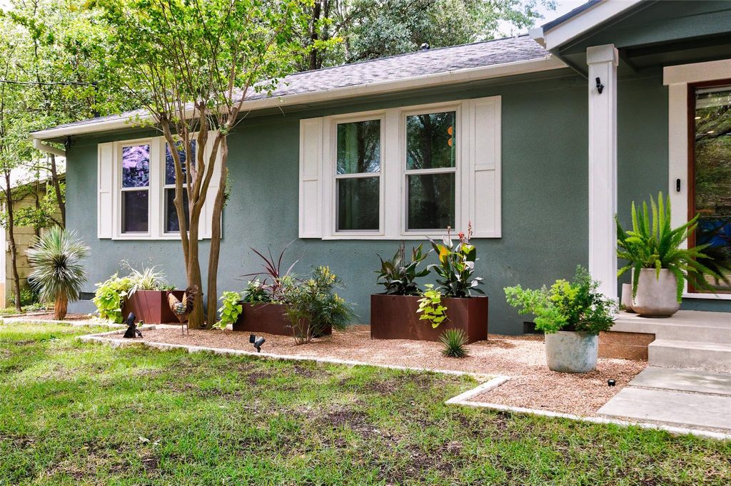 1803 Alguno RD, Austin, TX 78757