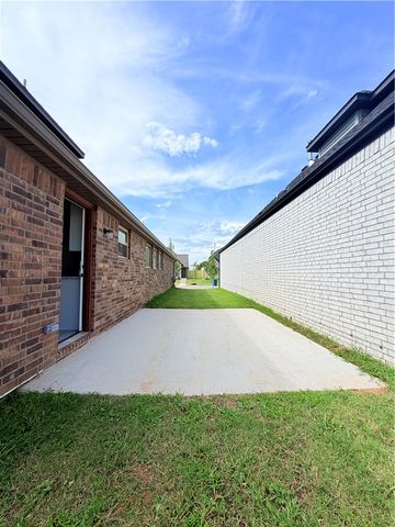 2905 SW Lovely Lane, Bentonville, AR 72713