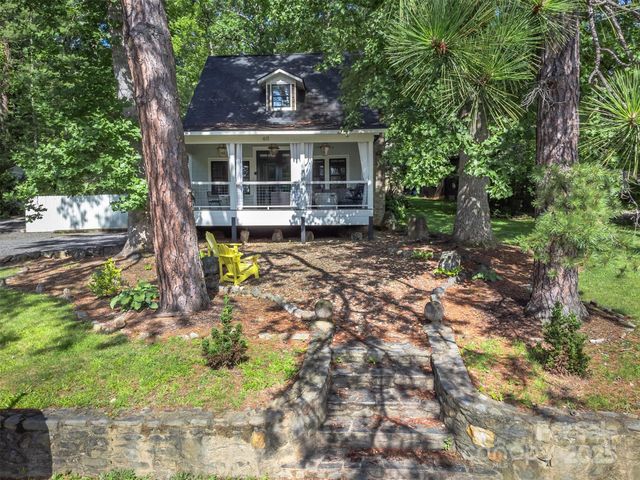 611 Hiawassee Road, Black Mountain, NC 28711