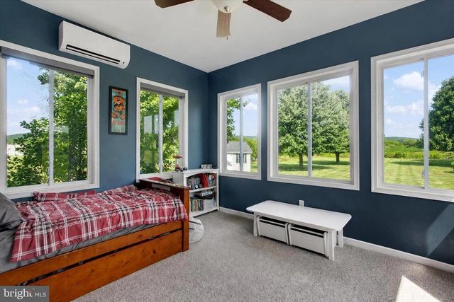 1017 RAILROAD LN, Orrtanna, PA 17353