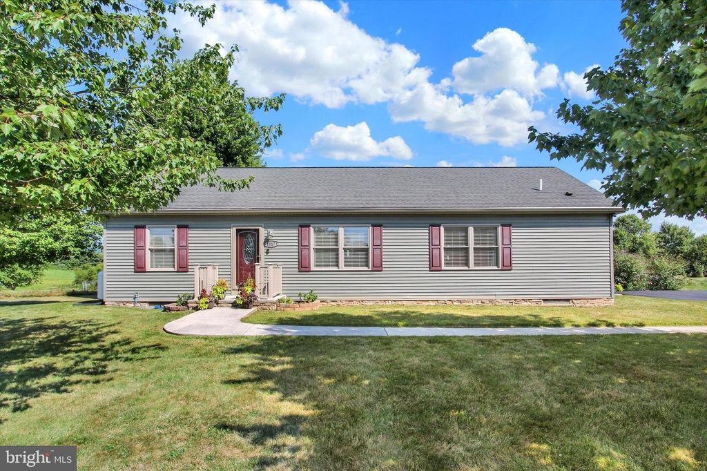 1017 RAILROAD LN, Orrtanna, PA 17353