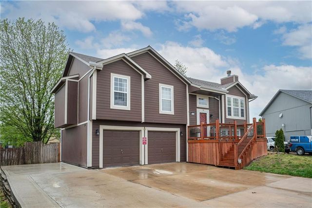 955 Stone Creek Circle, Gardner, KS 66030