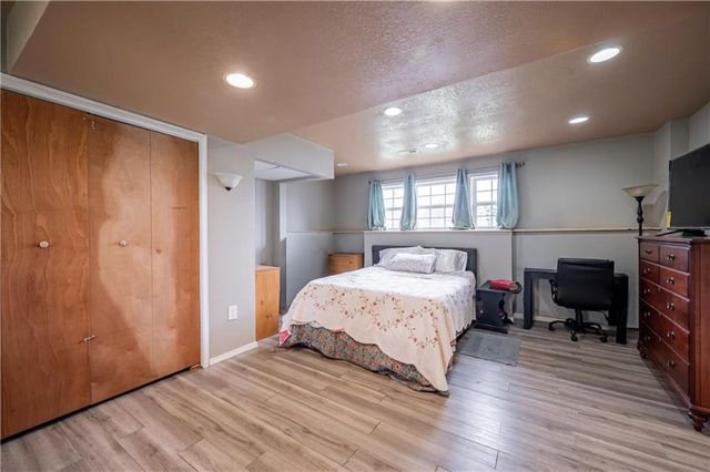 955 Stone Creek Circle, Gardner, KS 66030