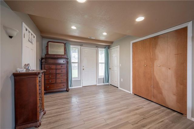 955 Stone Creek Circle, Gardner, KS 66030