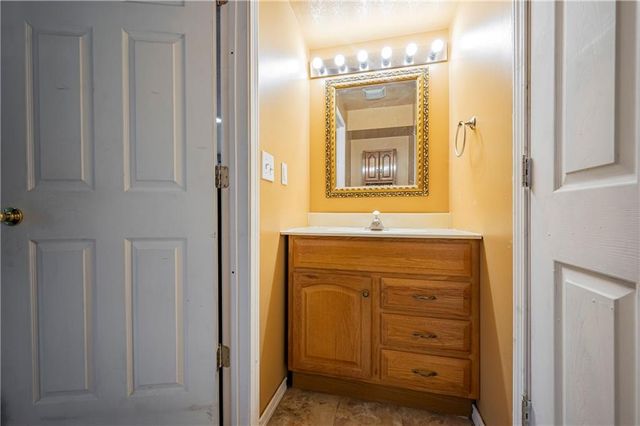 955 Stone Creek Circle, Gardner, KS 66030