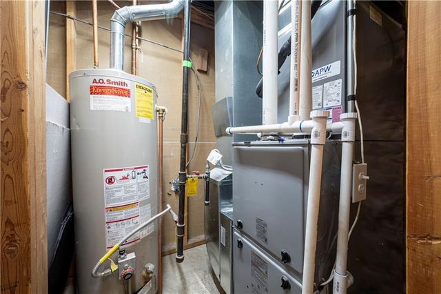 955 Stone Creek Circle, Gardner, KS 66030