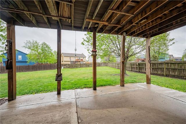 955 Stone Creek Circle, Gardner, KS 66030