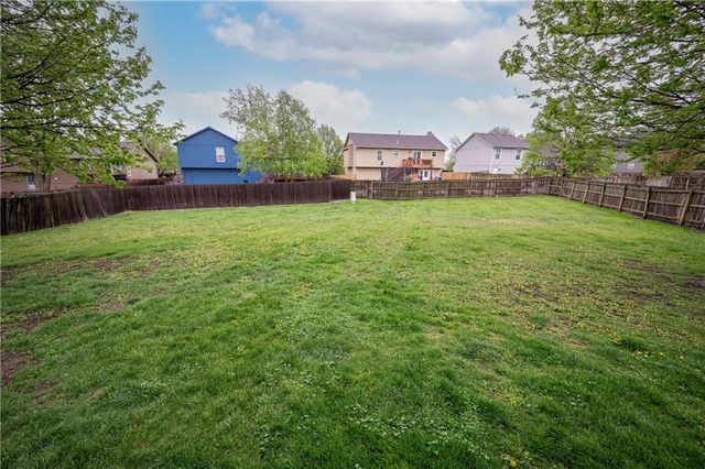 955 Stone Creek Circle, Gardner, KS 66030