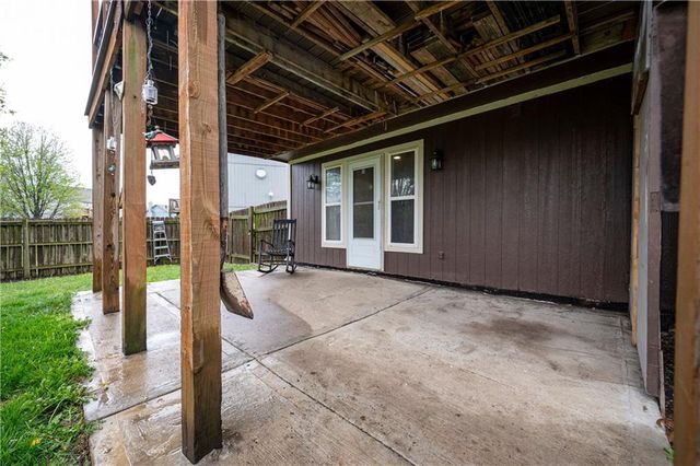 955 Stone Creek Circle, Gardner, KS 66030