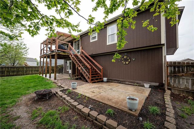 955 Stone Creek Circle, Gardner, KS 66030