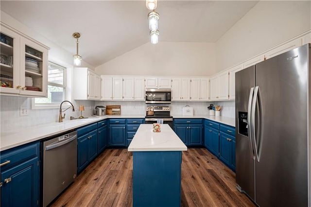 955 Stone Creek Circle, Gardner, KS 66030