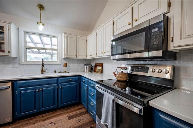 955 Stone Creek Circle, Gardner, KS 66030