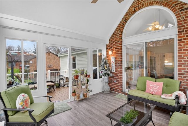 111 Ammons Dr, Peters Twp, PA 15317