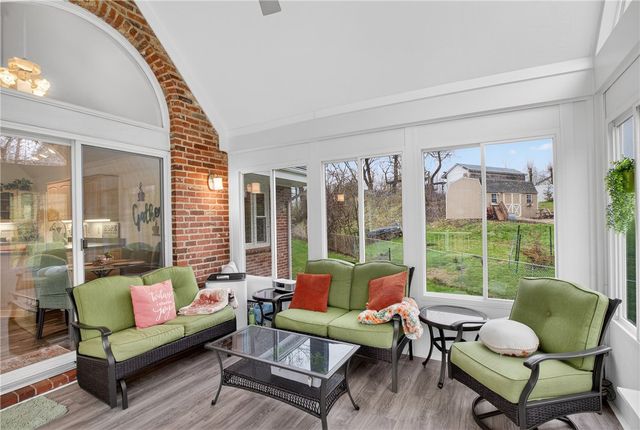 111 Ammons Dr, Peters Twp, PA 15317