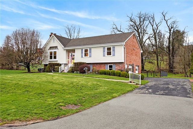 111 Ammons Dr, Peters Twp, PA 15317