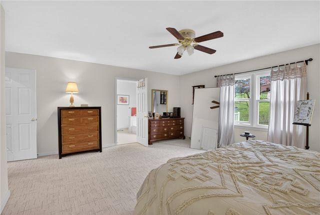 111 Ammons Dr, Peters Twp, PA 15317