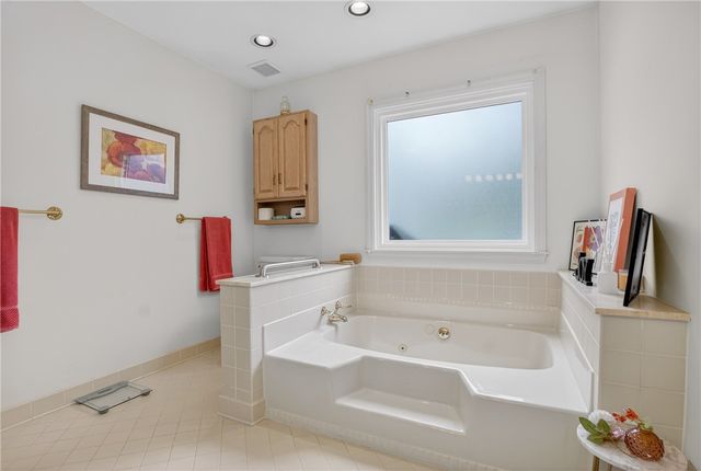 111 Ammons Dr, Peters Twp, PA 15317