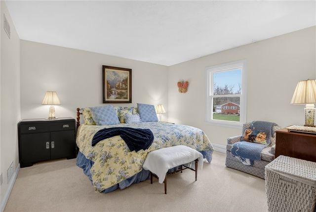 111 Ammons Dr, Peters Twp, PA 15317