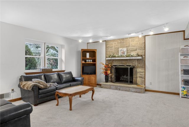 111 Ammons Dr, Peters Twp, PA 15317