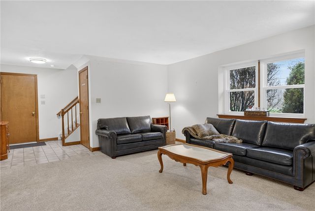 111 Ammons Dr, Peters Twp, PA 15317