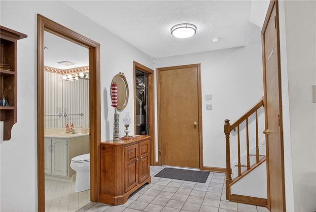 111 Ammons Dr, Peters Twp, PA 15317