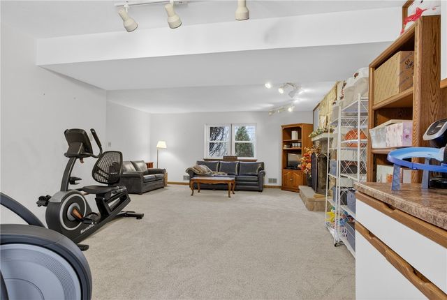 111 Ammons Dr, Peters Twp, PA 15317