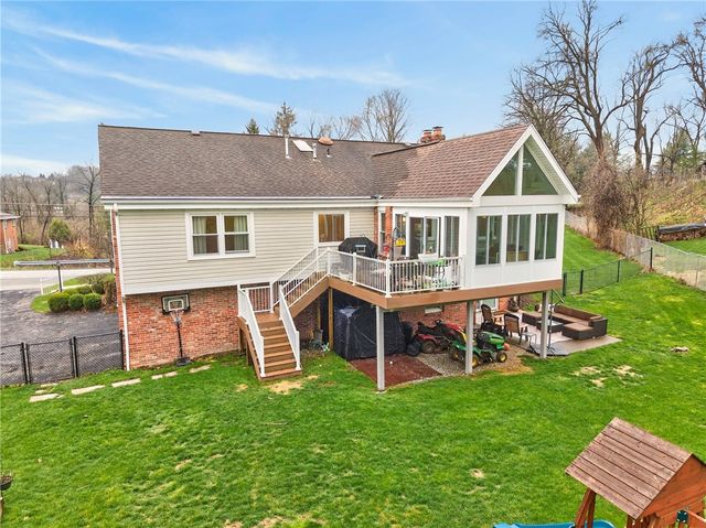 111 Ammons Dr, Peters Twp, PA 15317