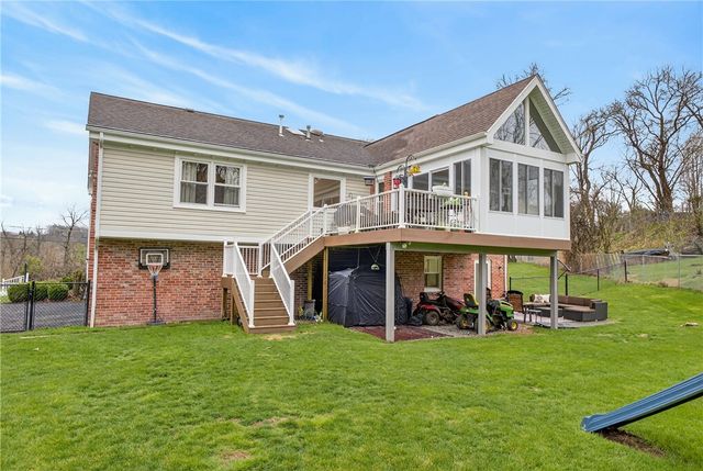 111 Ammons Dr, Peters Twp, PA 15317