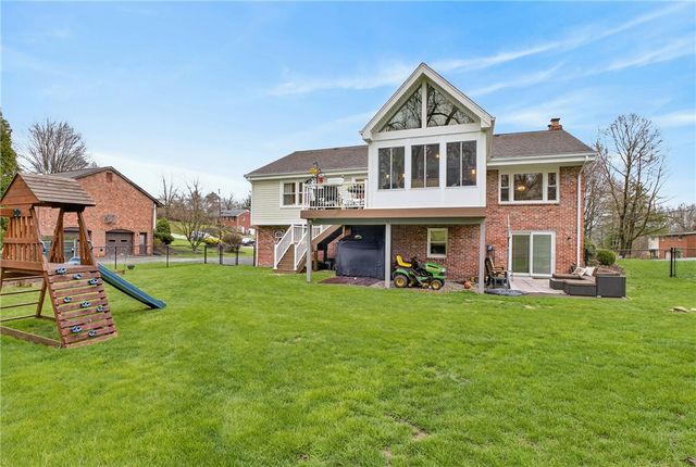 111 Ammons Dr, Peters Twp, PA 15317